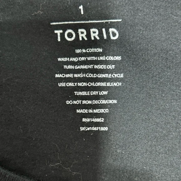 Torrid Black Statement Tee Size 1 (14-16) - Picture 3 of 3